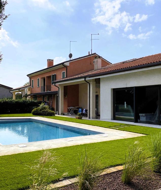 REALIZZAZIONE PISCINA PER CASA BIFAMILIARE